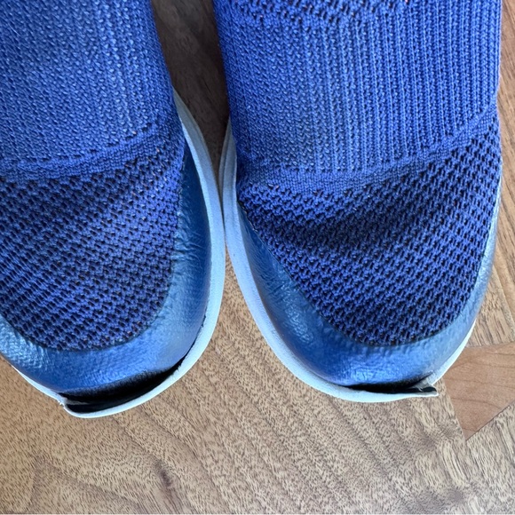 Skechers Kids Blue Slip-On Sneakers. Size 1. - Picture 4 of 15